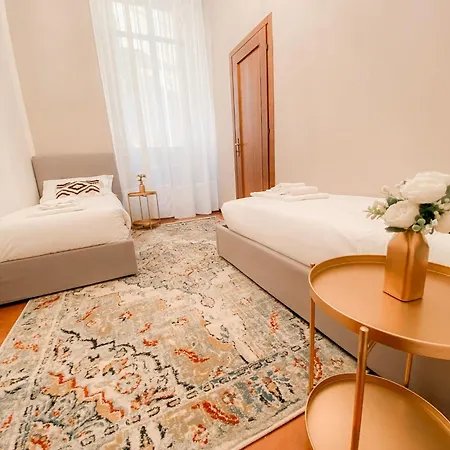 Ponte Pietra Lovely In Apartment